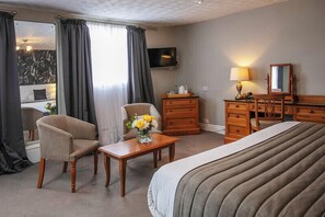 Executive Room, 1 Queen Bed, Non Smoking (with Sofabed)