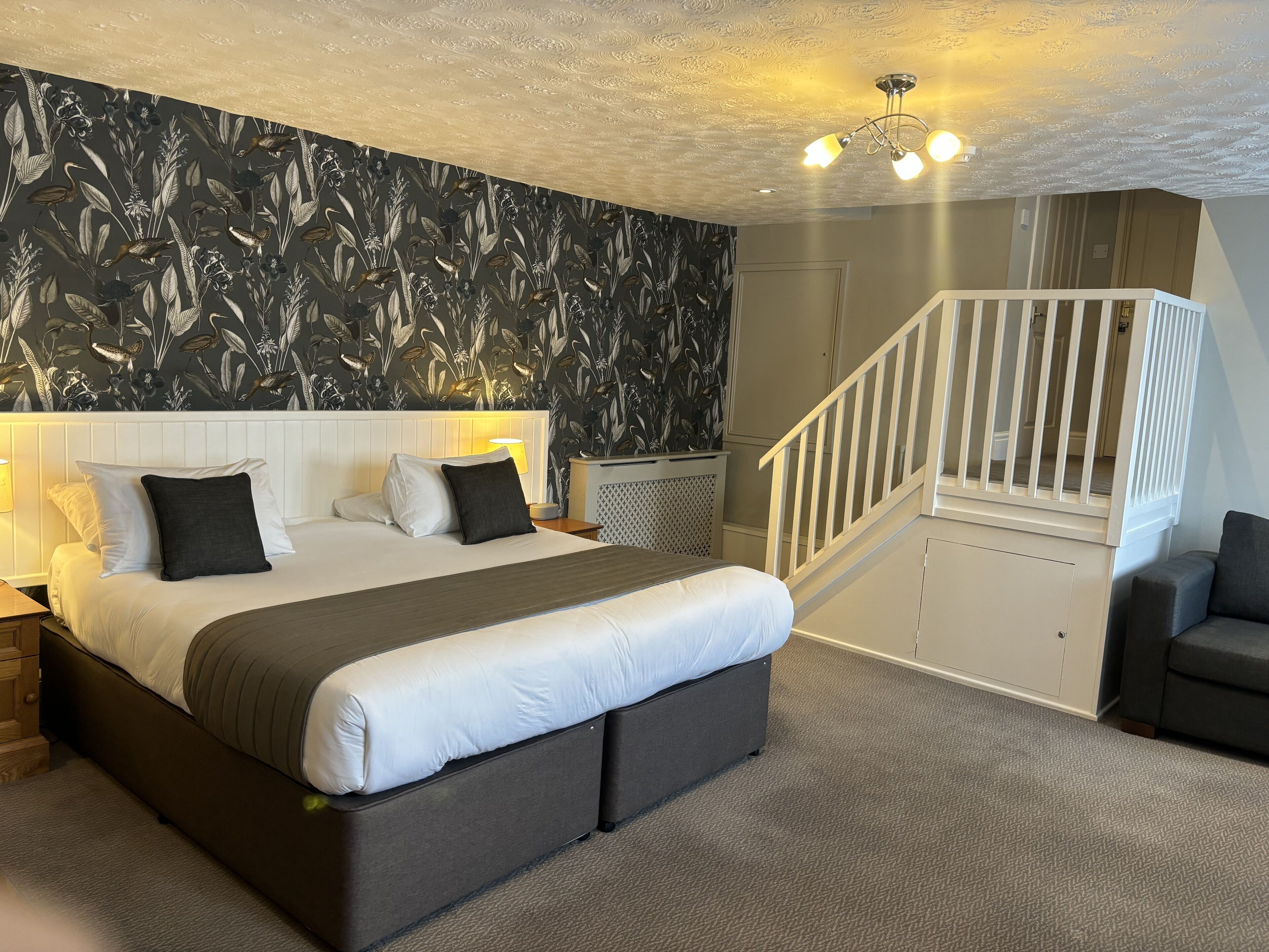 executive room, 1 queen bed, non smoking (with sofabed) | hypo-allergenic bedding, in-room safe, desk, laptop workspace