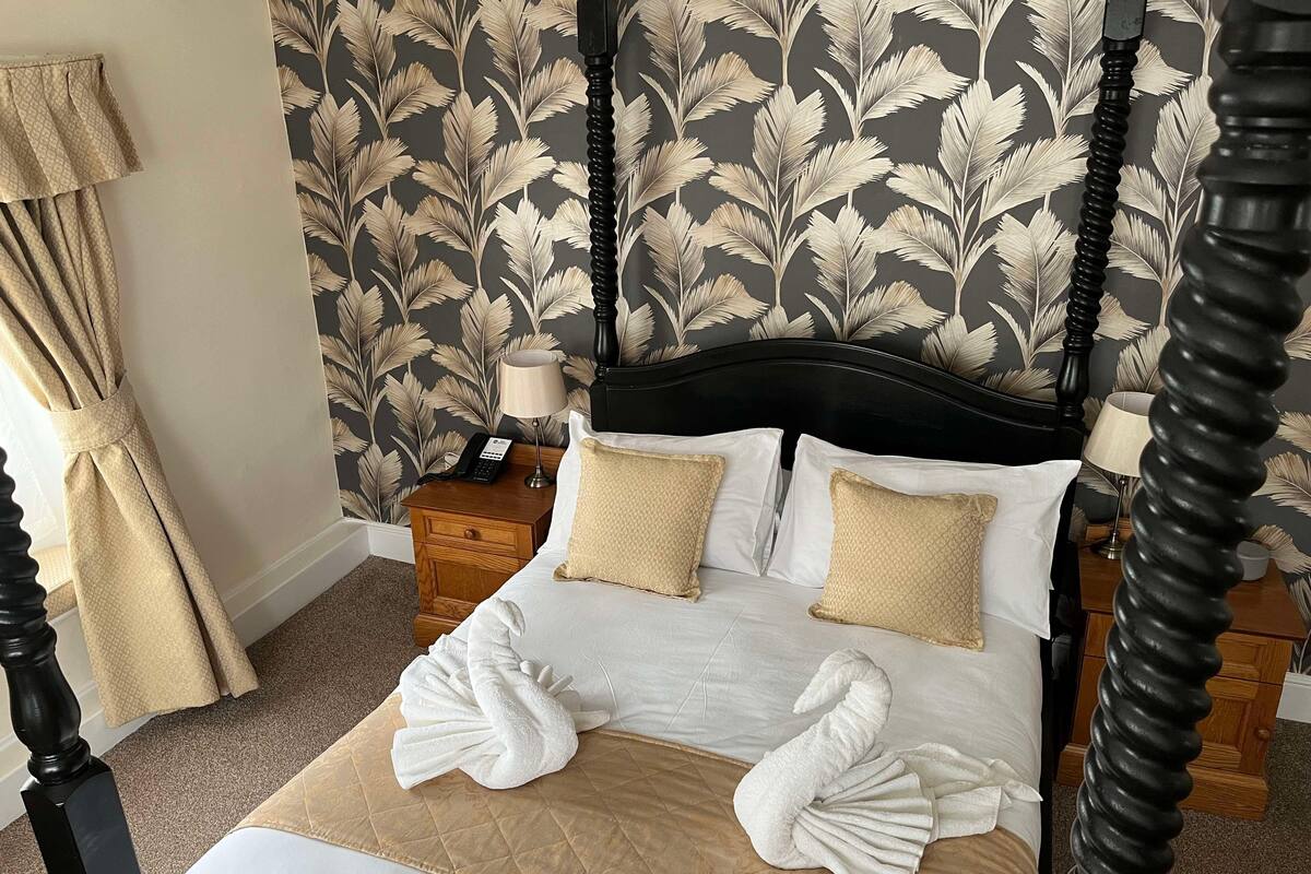 Hypo-allergenic bedding available, in-room safe, desk, laptop workspace