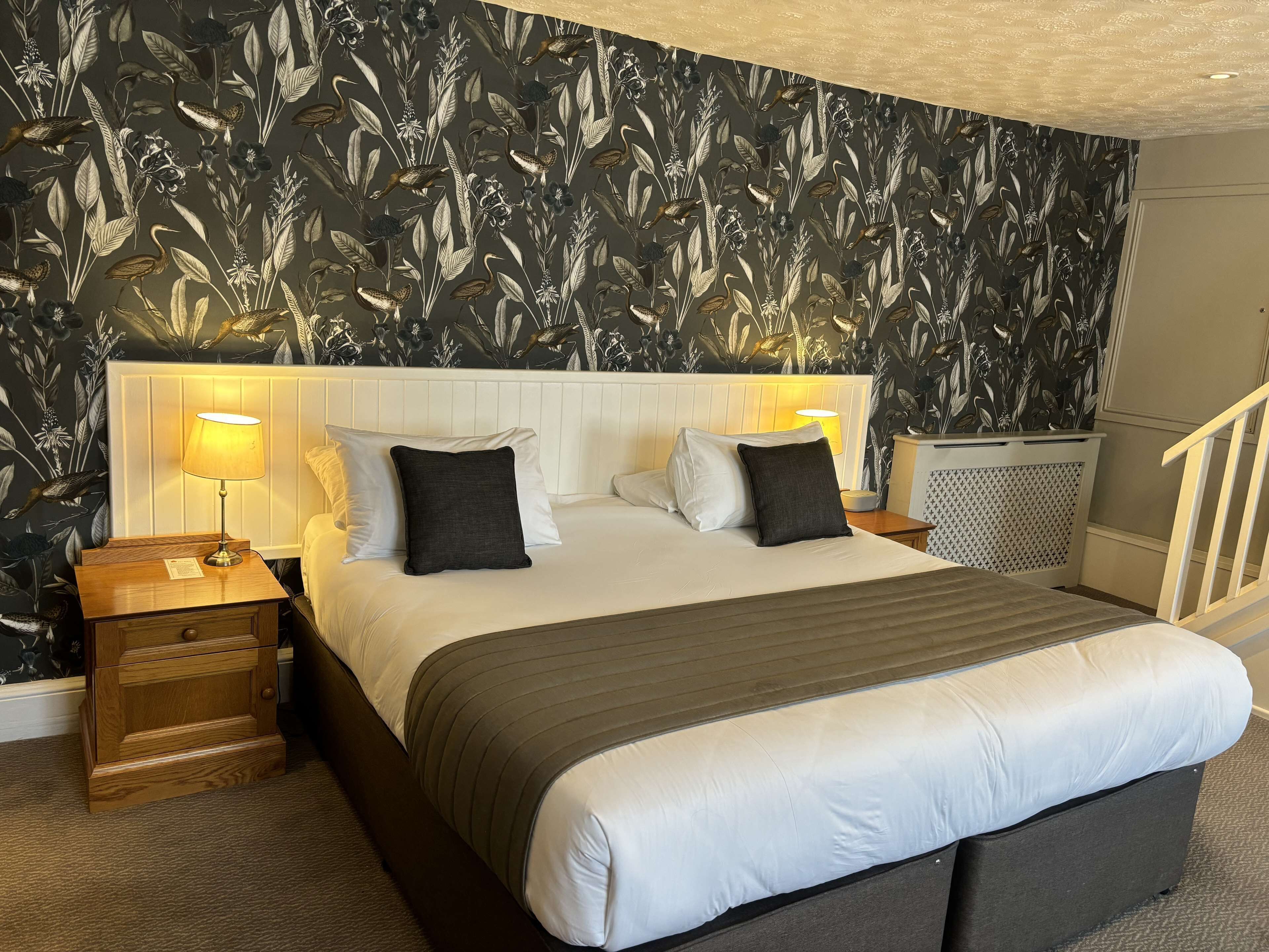 executive room, 1 queen bed, non smoking (with sofabed) | hypo-allergenic bedding, in-room safe, desk, laptop workspace