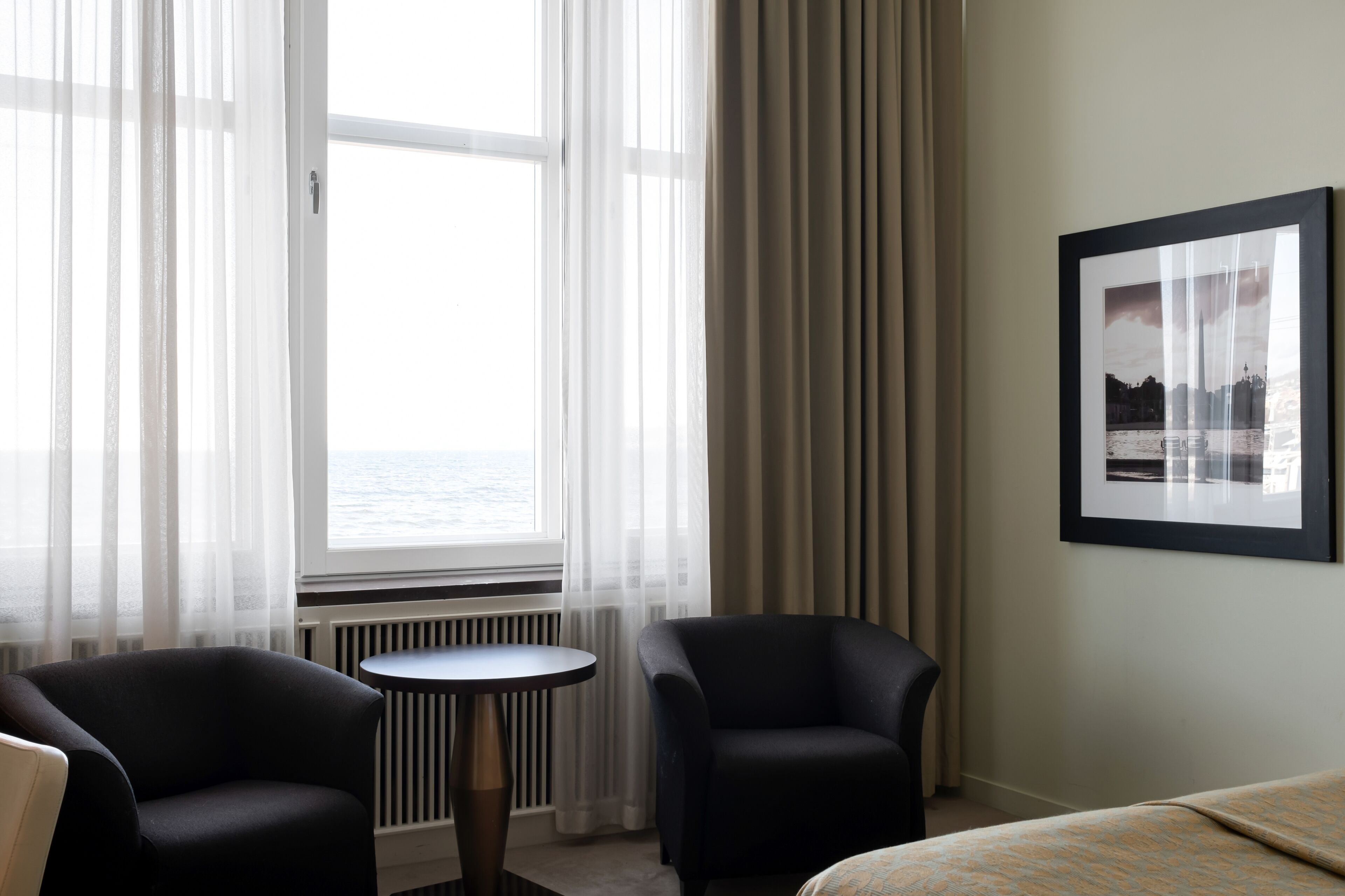 Deluxe Executive Room | Frigobar, cofres nos quartos, escrivaninha, cortinas blackout