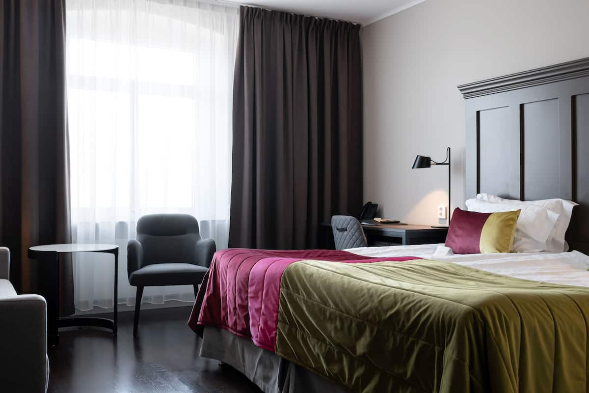 Kamar Double Superior | Minibar, brankas, meja kerja, dan tirai kedap cahaya