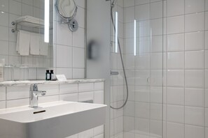 Superior Room | Bathroom | Hair dryer, towels - Elite Stora Hotellet Jönköping (Jonkoping)