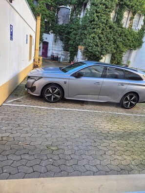 Self-parking (surcharge) 15 per day