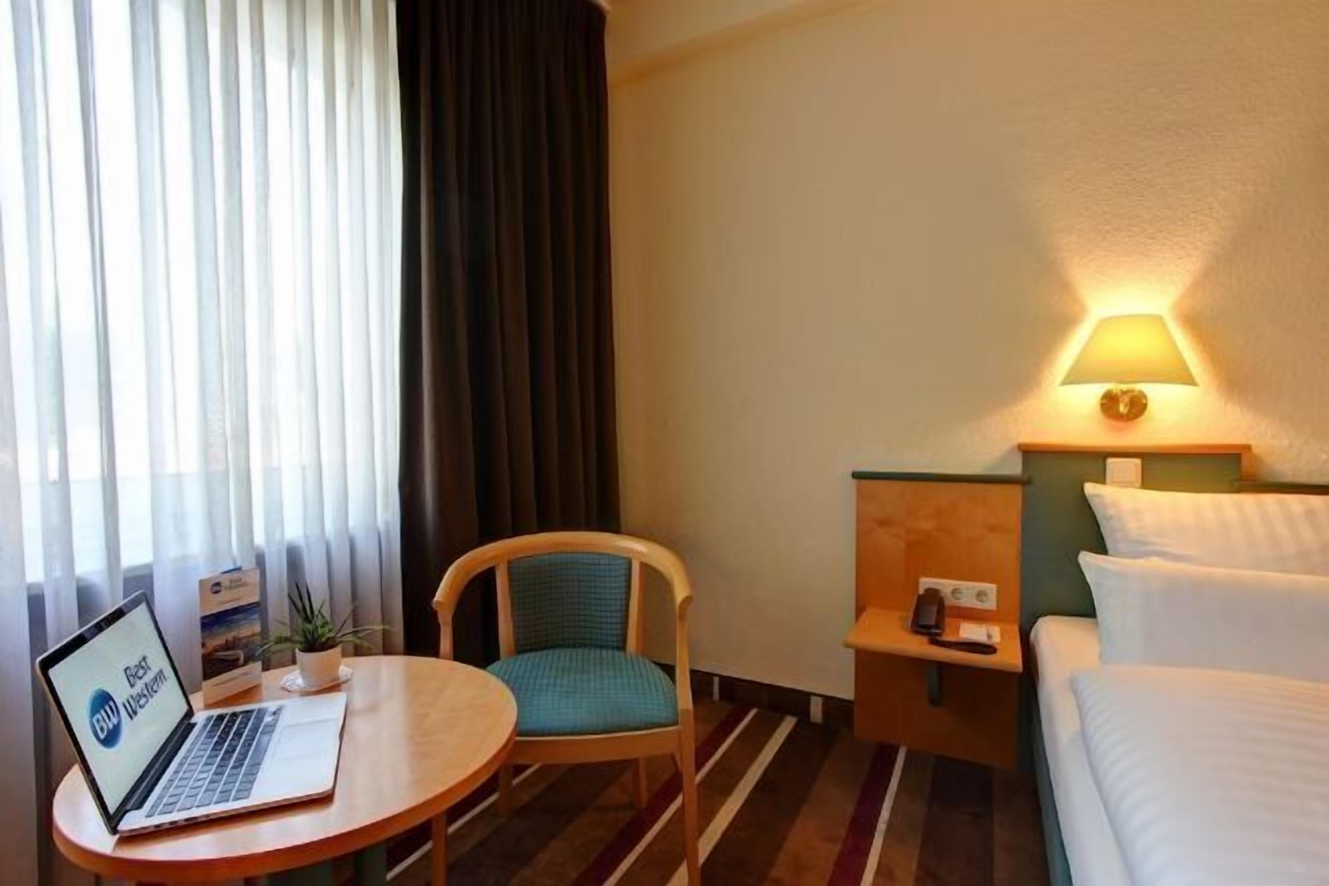 Minibar, in-room safe, laptop workspace, blackout curtains