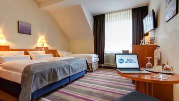 Familienzimmer, 1 Doppelbett (with Sofabed) | Minibar, Zimmersafe, laptopgeeigneter Arbeitsplatz