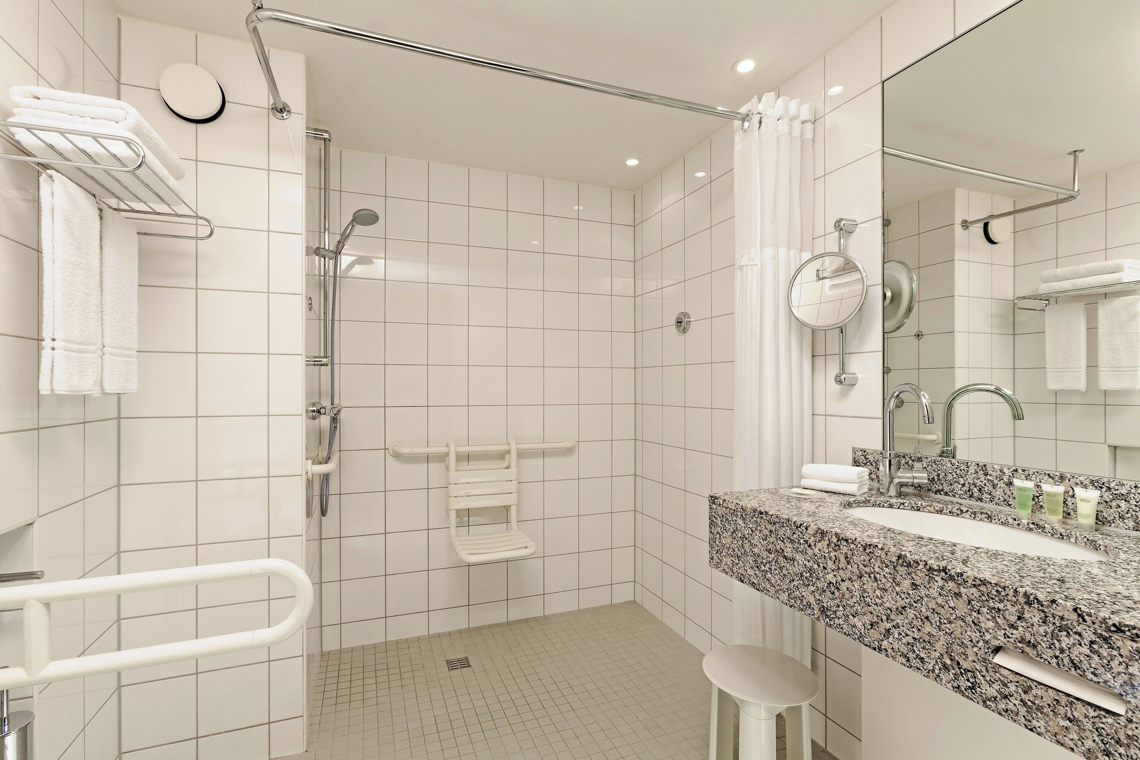 combined shower/bathtub, deep-soaking bathtub, free toiletries