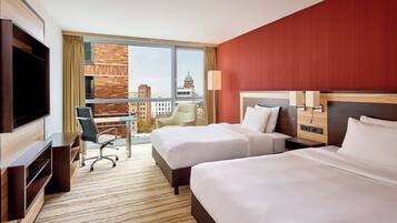 Roupas de cama premium, frigobar, cofres nos quartos, escrivaninha