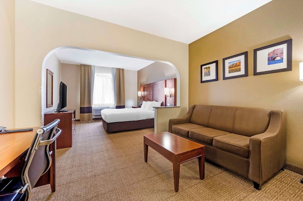 Suite, 1 cama King size y sofá cama, para no fumadores (Pet Friendly) | Ropa de cama de alta calidad y escritorio