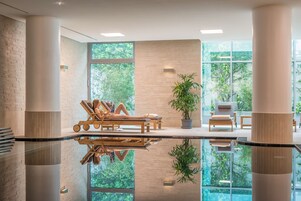 Una piscina techada