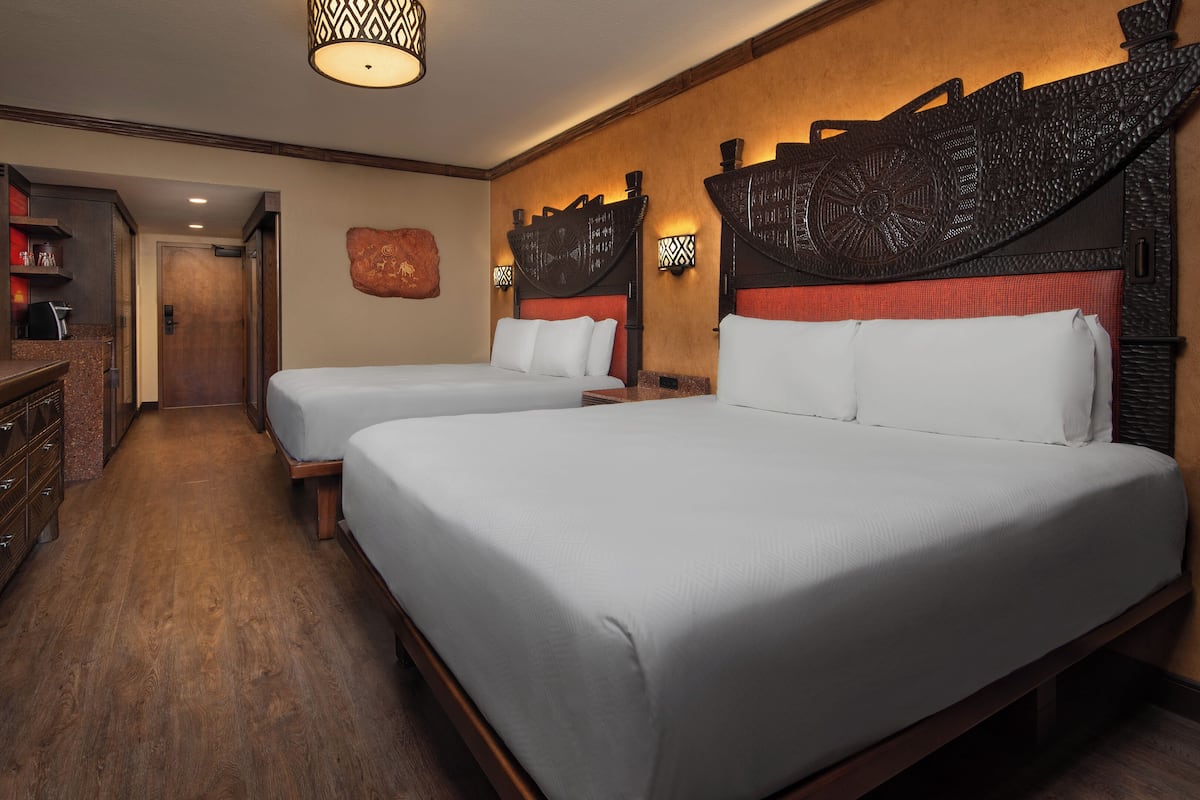 Zimmersafe, Schreibtisch, laptopgeeigneter Arbeitsplatz