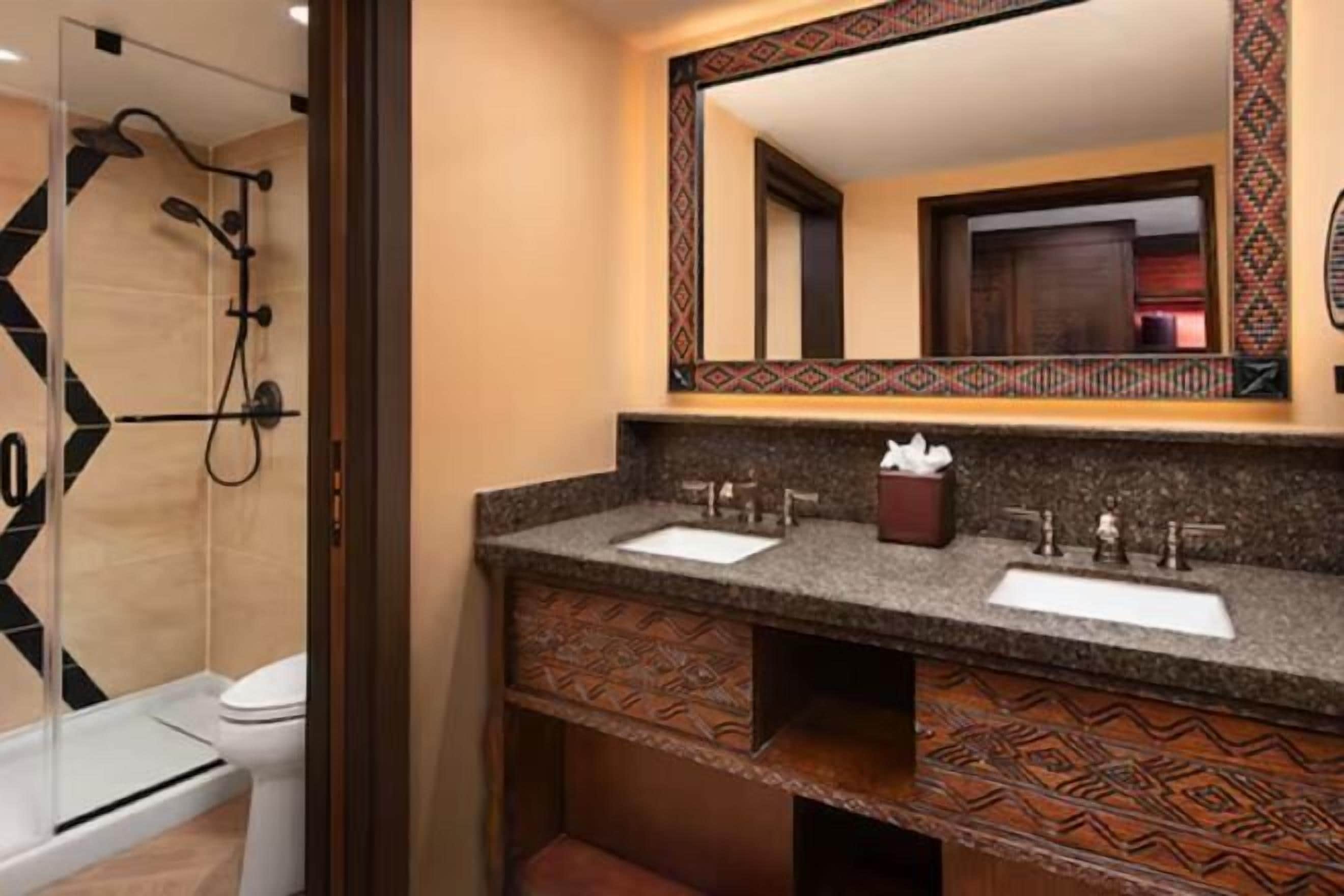 Combined shower/bathtub, hair dryer, bathrobes, towels