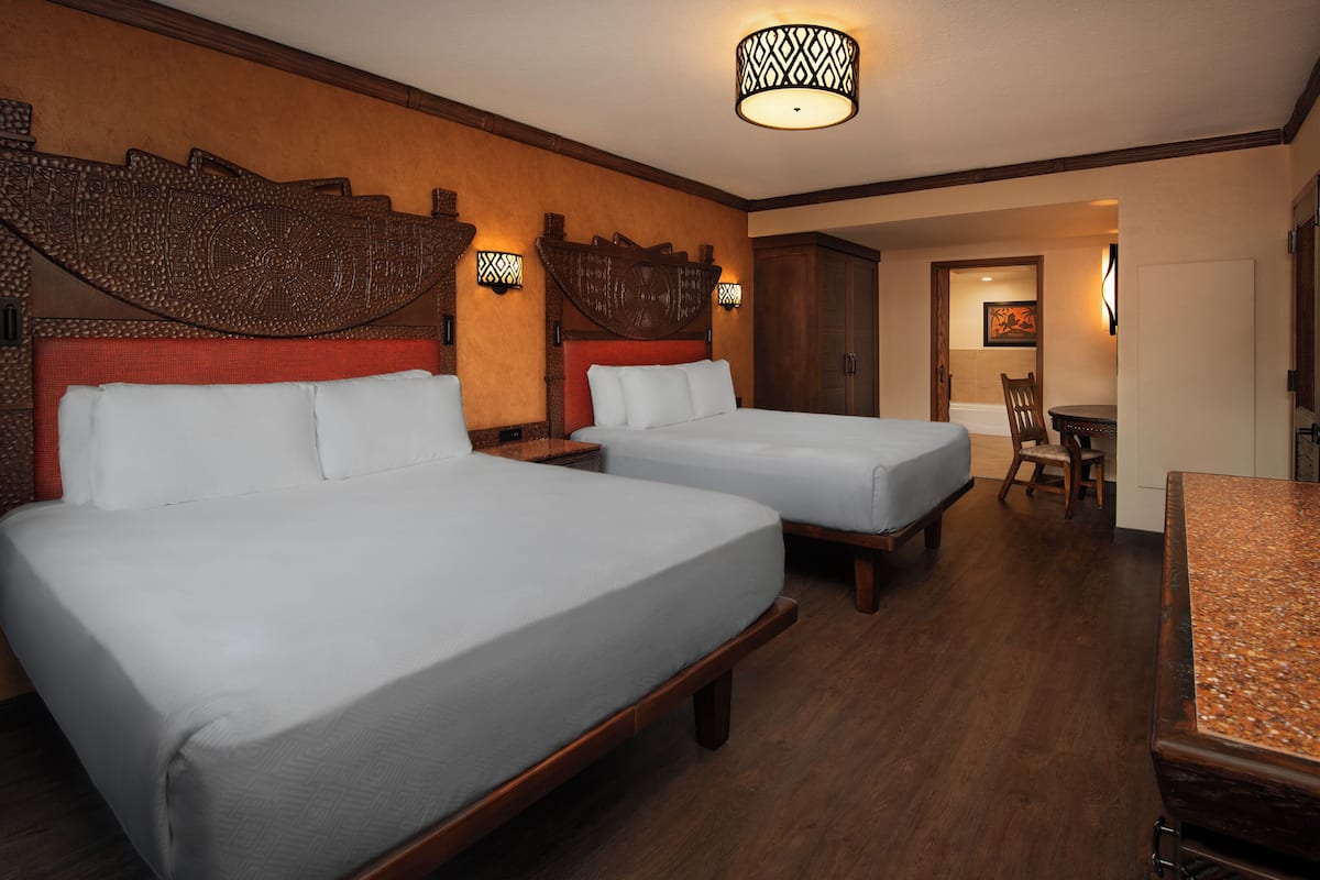 Zimmersafe, Schreibtisch, laptopgeeigneter Arbeitsplatz