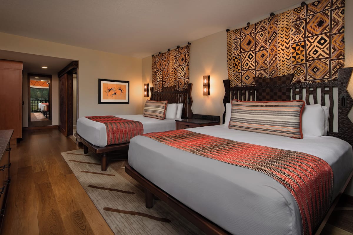 Zimmersafe, Schreibtisch, laptopgeeigneter Arbeitsplatz