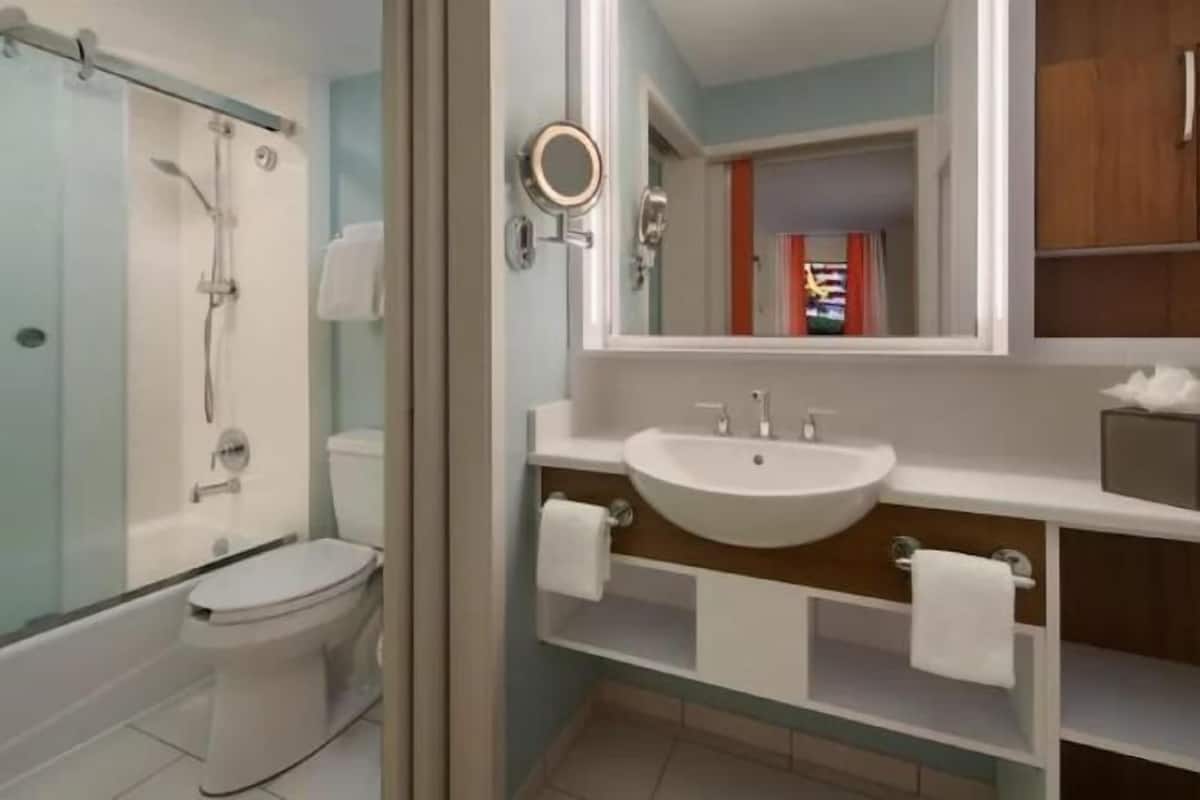 Bathroom | Hair dryer, towels