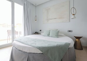 Romantic Room | In-room safe, desk, laptop workspace, soundproofing - Oasis Cordoba Hotel (Córdoba)