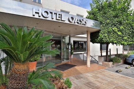 Front of property. Oasis Cordoba Hotel