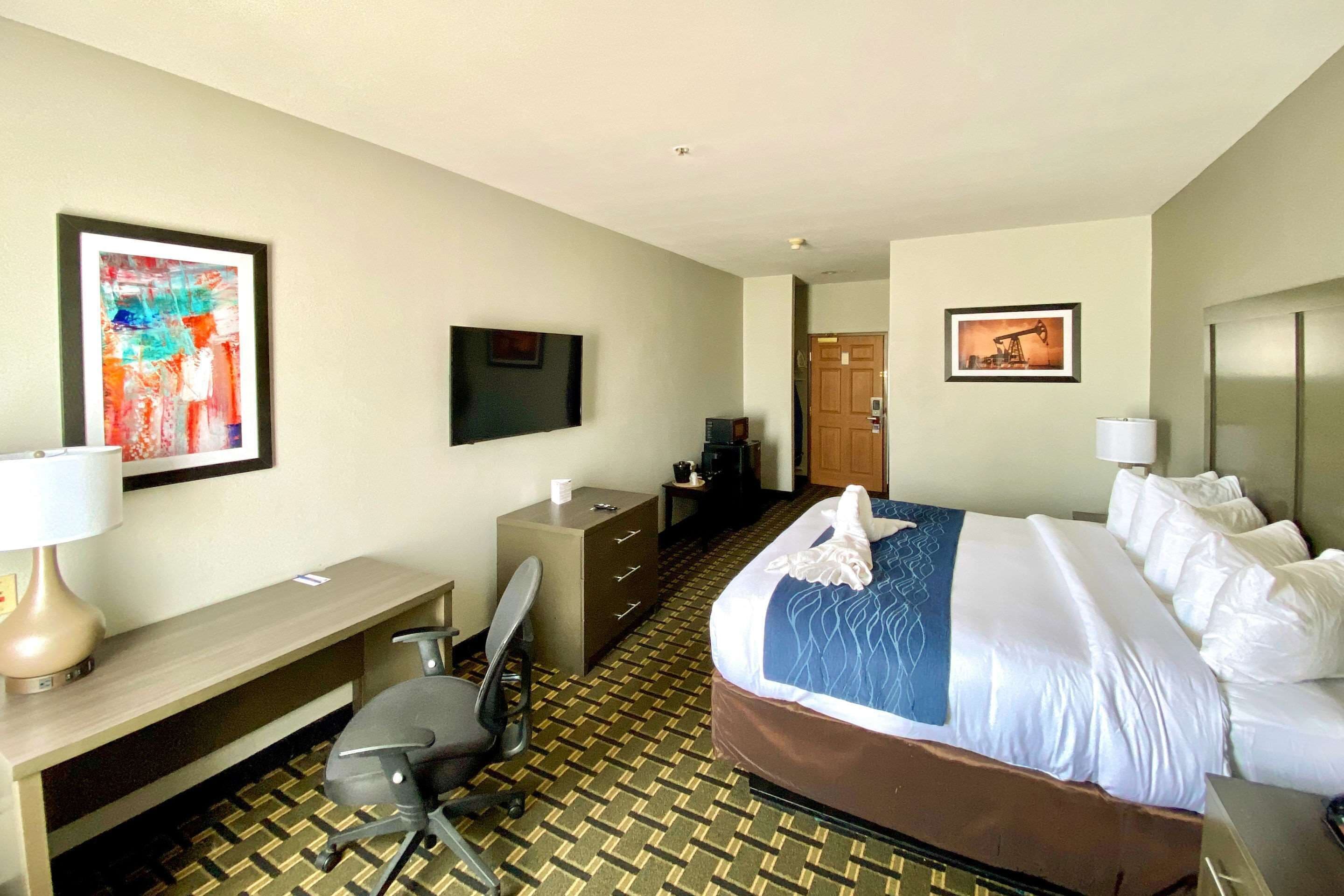 premium bedding, in-room safe, desk, iron/ironing board