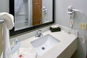 Combined shower/tub, deep soaking tub, free toiletries, hair dryer - Comfort Inn Owasso - Tulsa (Owasso)