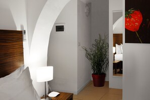 Literie de qualité supérieure, surmatelas, bureau, chambres insonorisées