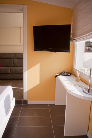 Panoramic-Suite, Stadtblick | Hochwertige Bettwaren, Pillowtop-Betten, Schreibtisch