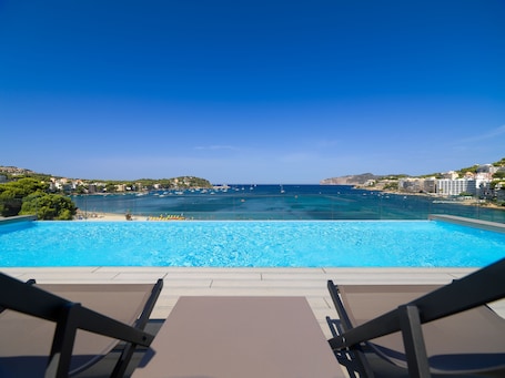 Indoor pool, 2 outdoor pools, open 10 AM to 6:30 PM, pool umbrellas. H10 Casa del Mar