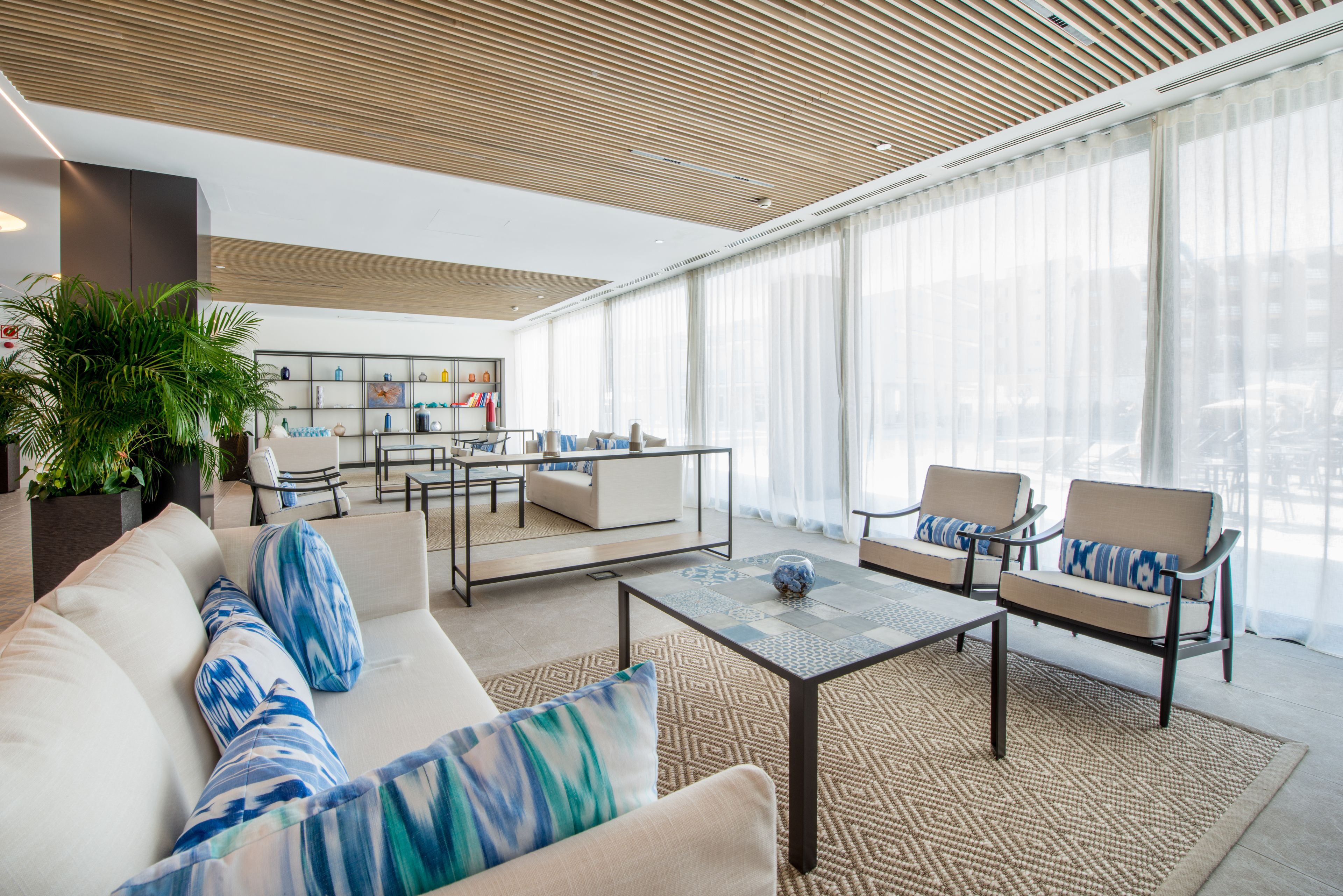 Lobby-lounge