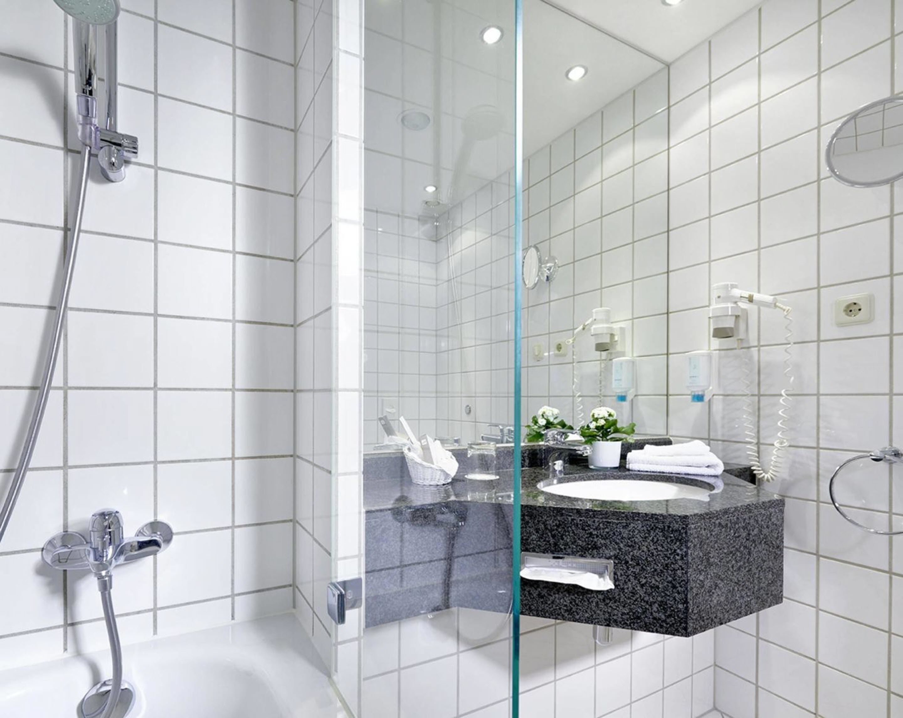 double room | bathroom | combined shower/bathtub, free toiletries, hair dryer, bathrobes