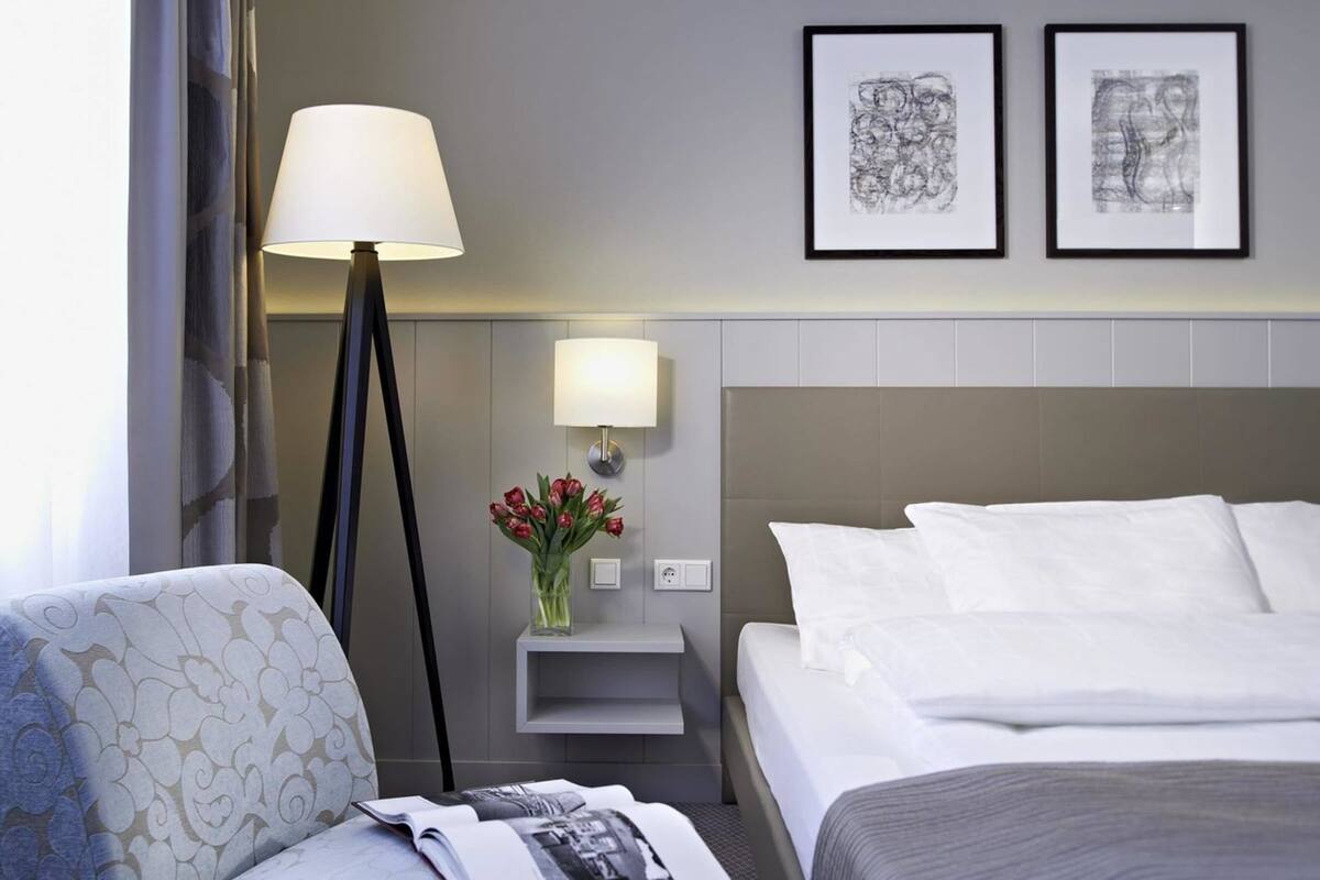 double room | hypo-allergenic bedding, minibar, desk, blackout curtains