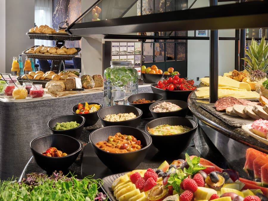 Se ofrece un desayuno bufé todos los días (por un coste adicional)
