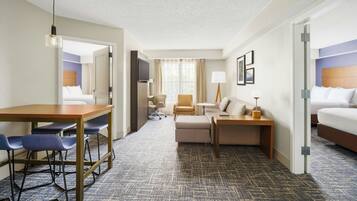 Matalassos amb encoixinament addicional i caixa forta a l'habitació