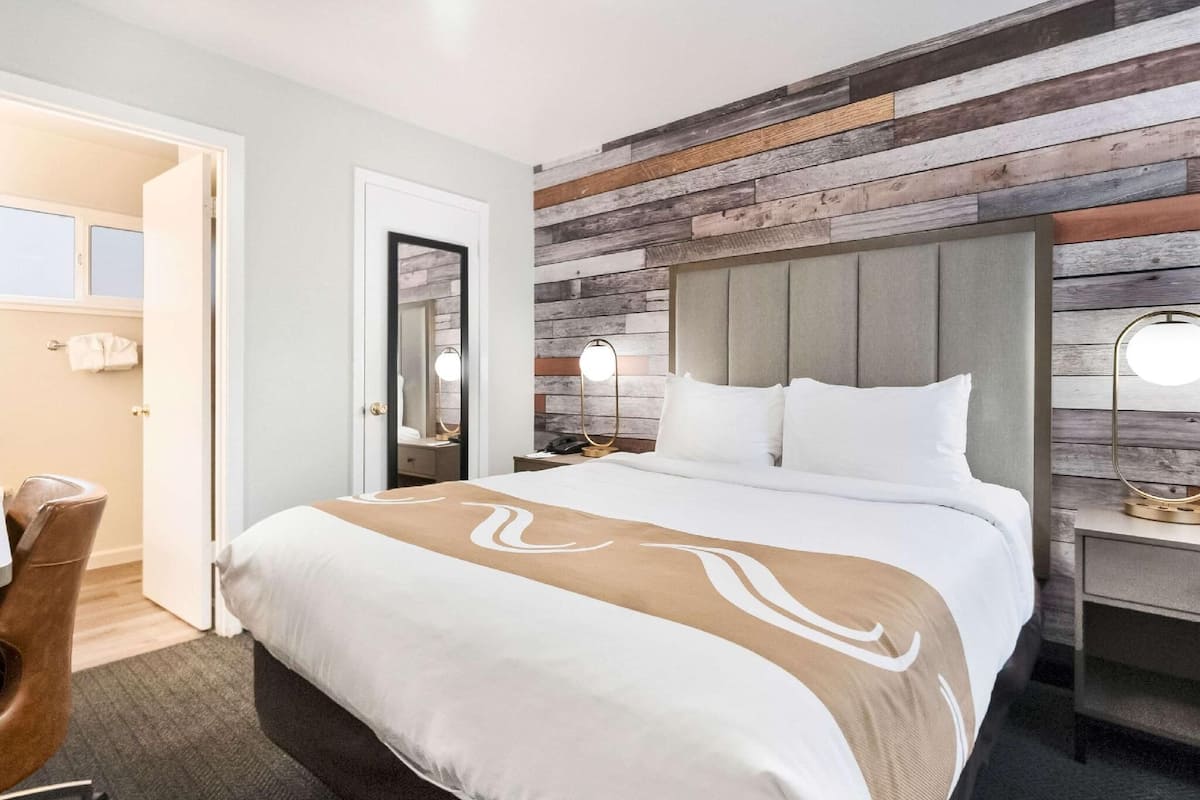 Blackout curtains, iron/ironing board, free cots/infant beds