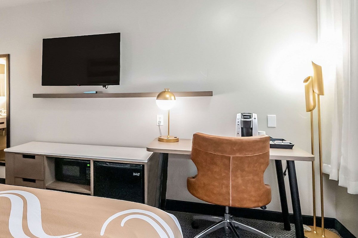 Blackout curtains, iron/ironing board, free cots/infant beds