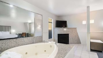 Efficiency, Suite, 1 King Bed, Hot Tub | Blackout drapes, iron/ironing board, free cribs/infant beds