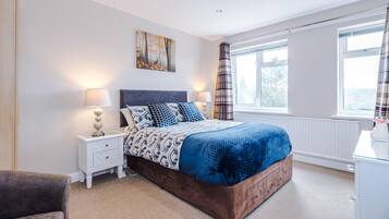 1 habitación, escritorio y cortinas blackout