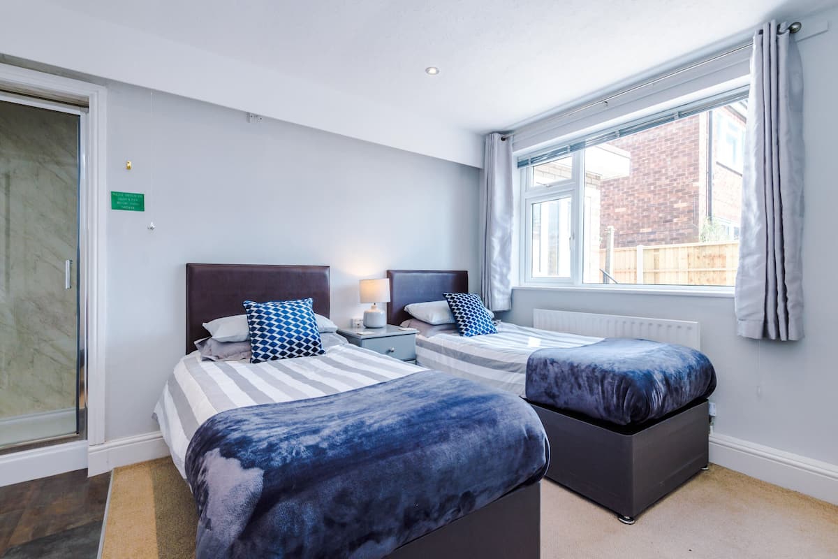 Premium Twin Room, Shared Bathroom