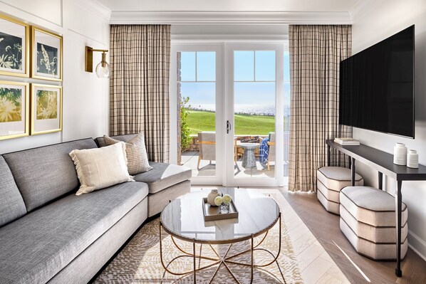 Suite luxueuse, 1 très grand lit | Vue sur la plage ou l’océan