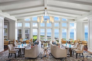 3 restaurants, breakfast served