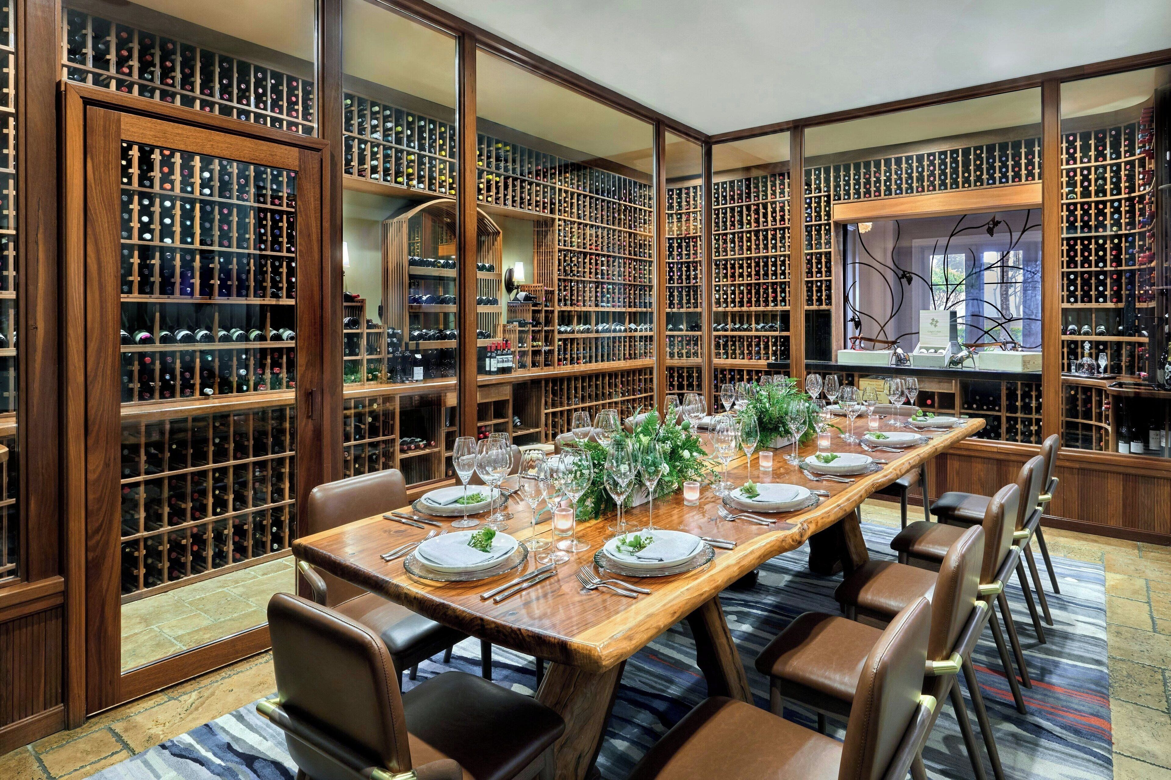 3 restaurants, breakfast served