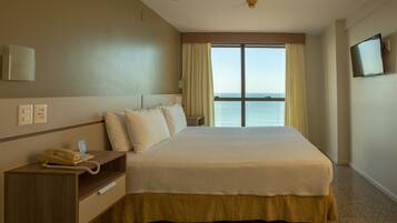 Minibar, coffres-forts dans les chambres, bureau, rideaux occultants