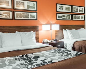 Habitación estándar, 2 camas Queen size, para no fumadores | Ropa de cama de alta calidad y escritorio 