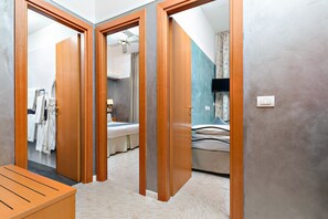 家庭房 | 1 多间卧室、羽绒被、迷你吧、客房内保险箱