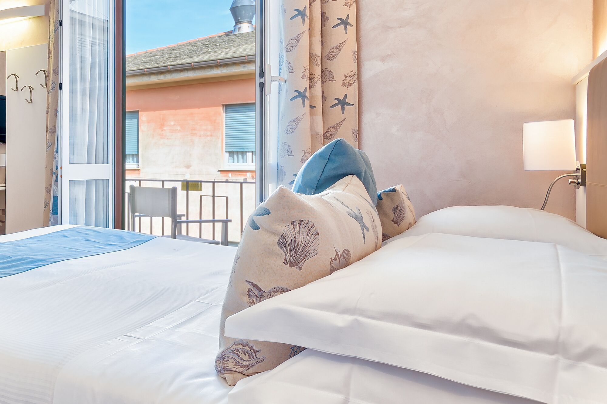 deluxe double room | terrace/patio