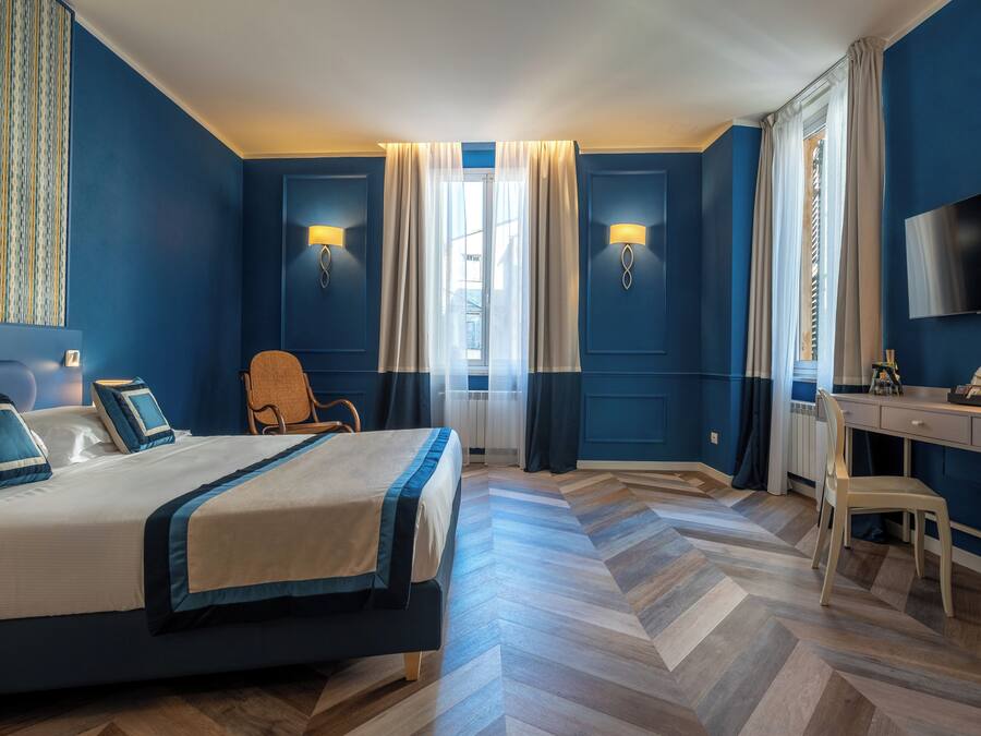 Junior Room | Down duvets, minibar, in-room safe, desk