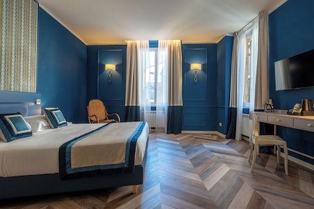 Cubrecamas, minibar, caja de seguridad en la habitación y escritorio