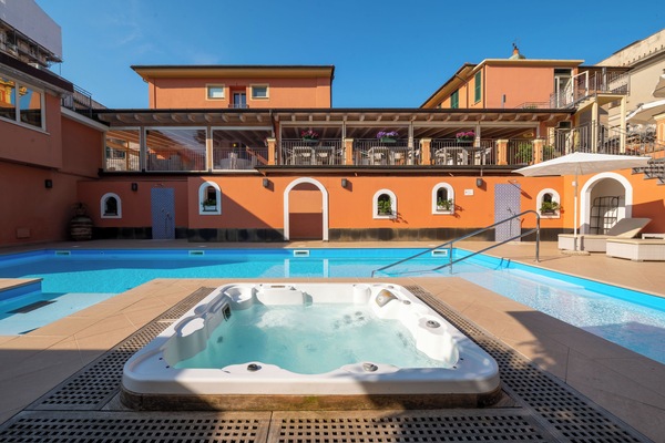 Outdoor pool, open 9:00 AM to 7:00 PM, pool umbrellas, sun loungers