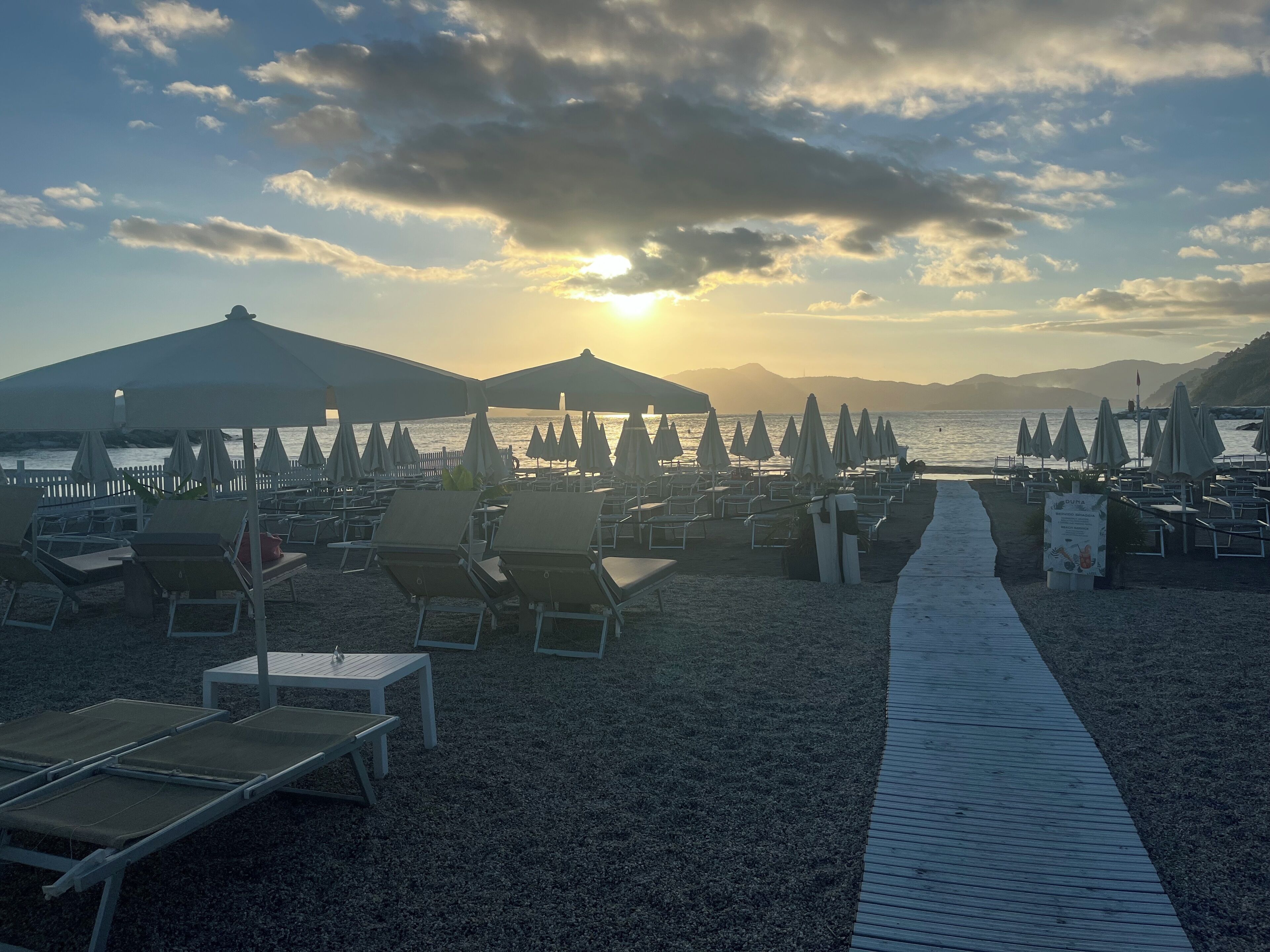 beach nearby, free beach shuttle, sun-loungers, beach umbrellas