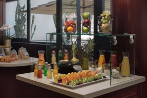 Daily buffet breakfast for a fee