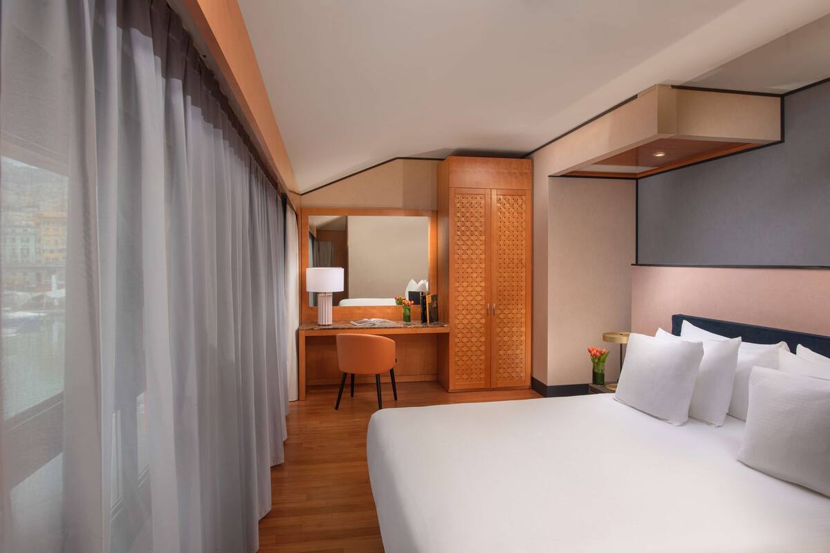 down duvets, minibar, in-room safe, desk