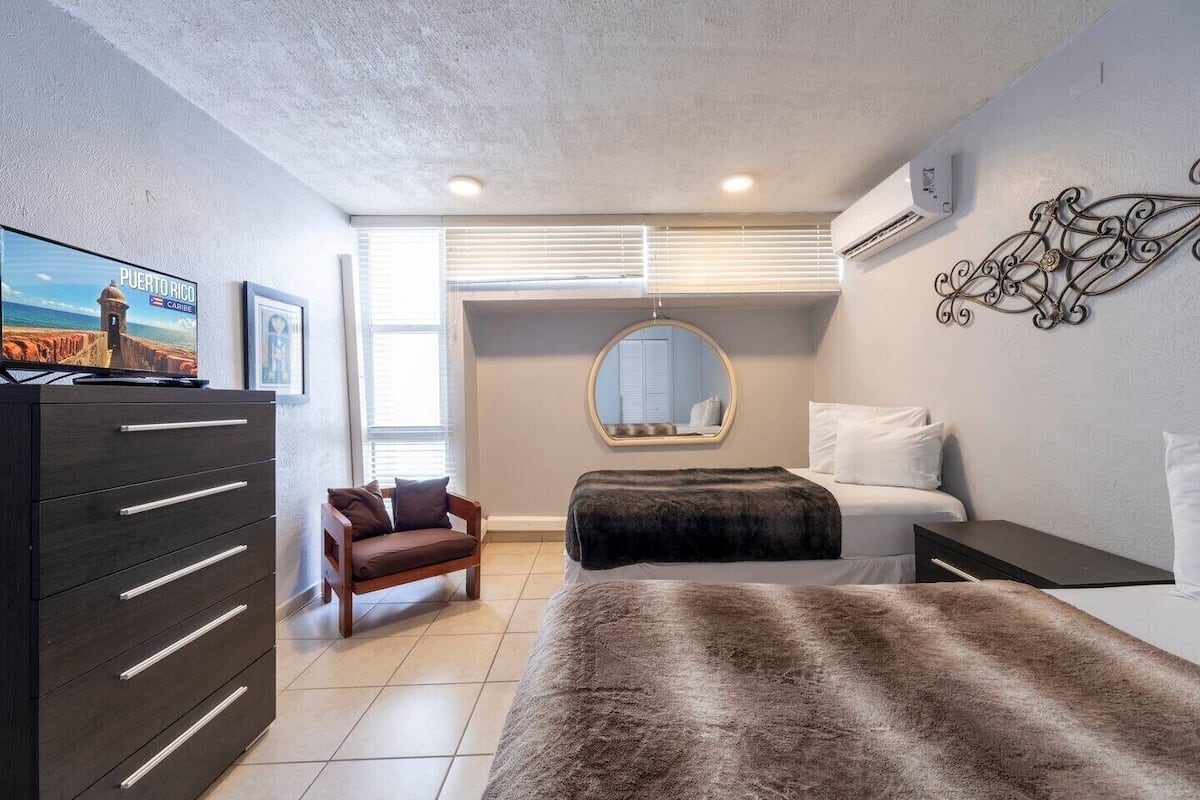Suite familiar, 2 habitaciones, vistas a la ciudad | 1 dormitorio, caja fuerte, espacio para trabajar con un portátil